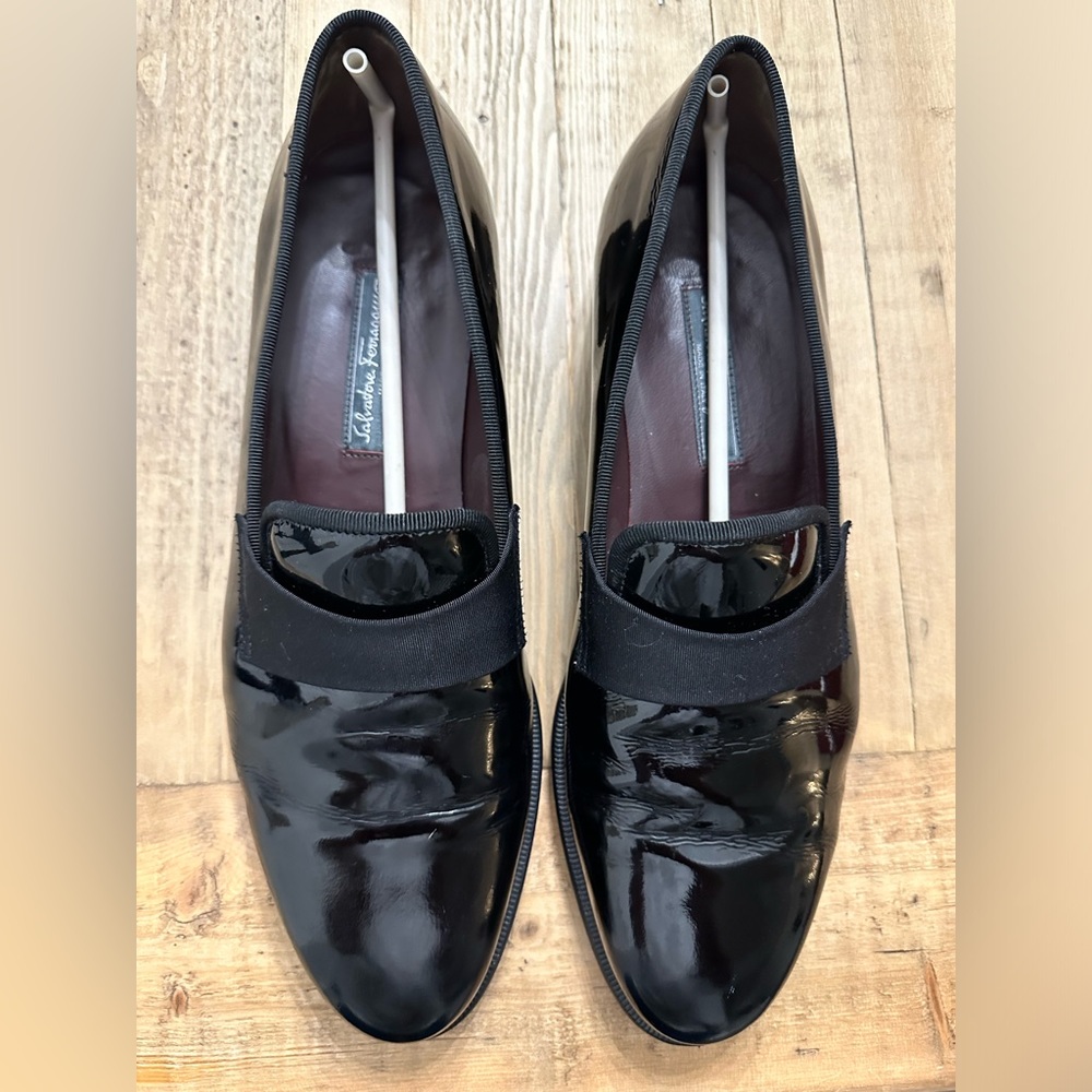 Salvatore Ferragamo Nero Patentcalf Shoes with box